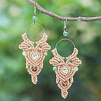 Pendientes colgantes de macramé con cuentas de ágata, 'Boho Party in Beige' - Pendientes colgantes de cordón de macramé beige con cuentas de ágata