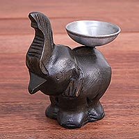 Portavelas de candelita de madera, 'Portador de elefantes' - Portavelas de elefante de madera de Raintree tailandés