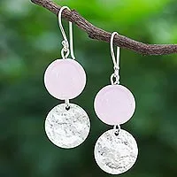 Pendientes colgantes de cuarzo rosa, 'Shining Moon in Pink' - Pendientes colgantes de cuarzo rosa hechos a mano y plata de ley