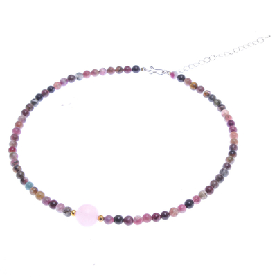 Halskette mit Anhänger aus Turmalin- und Rosenquarzperlen - Handgefertigte Turmalin- und Rosenquarz-Perlenkette