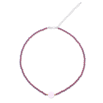 Halskette mit Anhänger aus Granat- und Rosenquarzperlen - Handgefertigte Granat- und Rosenquarz-Perlenkette