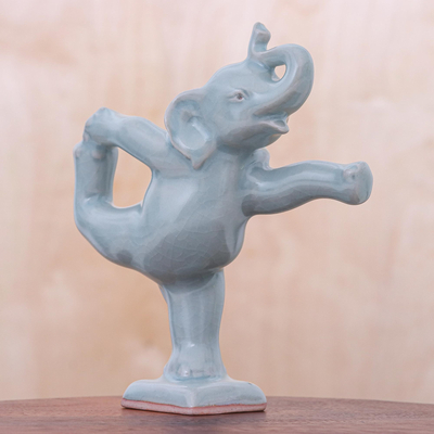 Celadon-Keramikfigur - Handgefertigte Elefanten-Yoga-Figur aus Keramik
