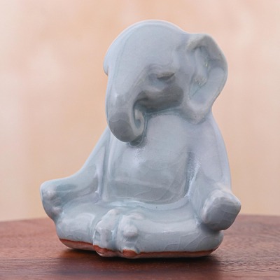 Celadon-Keramikfigur - Von Hand gefertigte Elefanten-Yoga-Figur aus Keramik