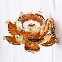Aplique de pared de vela de té de acero, 'Llama de loto' - Aplique de pared de vela de té de flor de loto dorada tailandesa