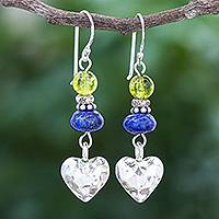 Pendientes colgantes de cuarzo y lapislázuli, 'Corazón heroico' - Pendientes colgantes con temática de corazón de cuarzo y lapislázuli
