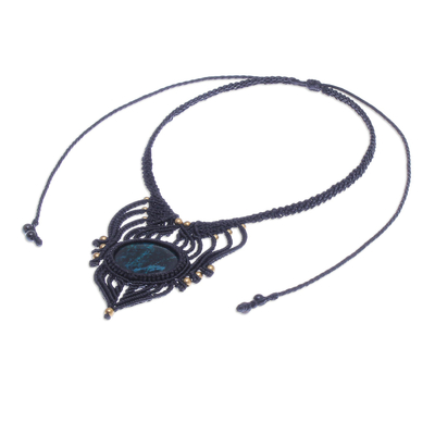 Chrysokoll- und Falkenauge-Makramee-Anhänger-Halskette - Halskette mit Chrysokoll- und Falkenauge-Makramee-Anhänger
