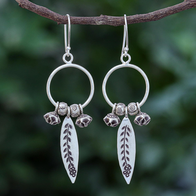 Silberne Ohrhänger - Handgefertigte florale Ohrhänger aus Sterling- und Karen-Silber