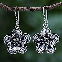 Pendientes colgantes de plata de ley, 'Flor tribal' - Pendientes colgantes florales de plata de ley hechos a mano