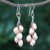 Pendientes colgantes de perlas cultivadas, 'Perla mística en melocotón' - Pendientes colgantes de perlas cultivadas de agua dulce artesanales