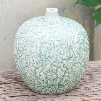 Celadon-Keramikvase - Handgefertigte Vase aus Seladon-Keramik mit Blumenmotiv