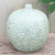 jarron de ceramica celadón - Jarrón de cerámica celadón hecho a mano con motivos florales.