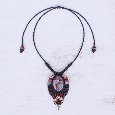 Makramee-Jaspis-Anhänger-Halskette - Makramee-Halskette aus Jaspis und Messingperlen