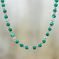 Magnesit-Perlenhalskette, „Green Grace“ – Magnesit- und Karen-Silberperlenhalskette