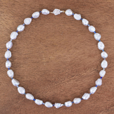 Halskette aus Zuchtperlen und Lapislazuli-Perlen - Halskette mit kultivierten Süßwasserperlen und Lapislazuli-Perlen