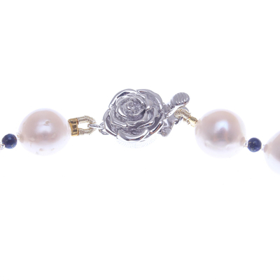 Halskette aus Zuchtperlen und Lapislazuli-Perlen - Handgefertigte Perlenkette aus Zuchtperlen und Lapislazuli