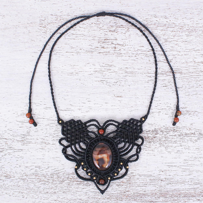 Achat-Makramee-Halskette - Achat, Messingperlen und Makramee-Halskette aus Thailand