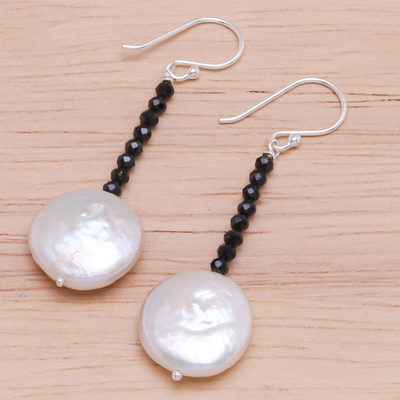 Pendientes colgantes de perlas cultivadas y espinelas - Aretes colgantes de perlas cultivadas y espinelas
