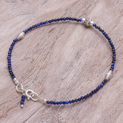 Lapislazuli-Perlenarmband, „Good Vibrations in Blue“ – handgefertigtes Lapislazuli- und Silberperlenarmband
