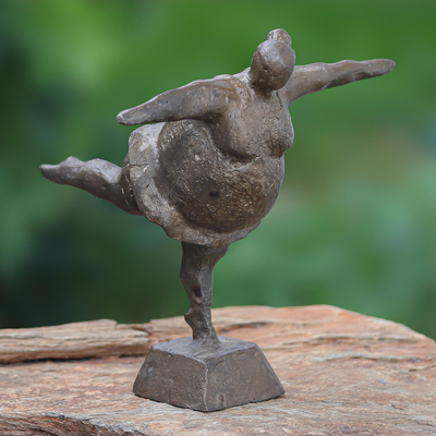 Messingskulptur - Thailändische Ballerina-Skulptur aus Messing und Eisen