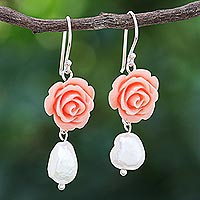 Pendientes colgantes de perlas cultivadas, 'Misty Rose' - Pendientes colgantes de perlas de agua dulce y plata de ley
