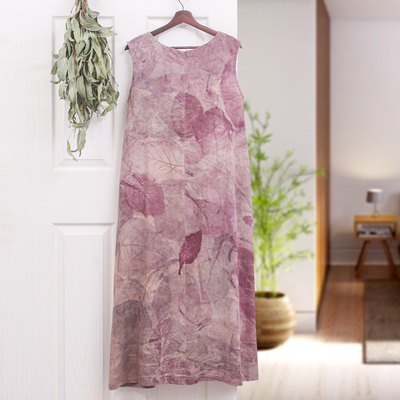Handbedrucktes Baumwoll-Sonnenkleid, 'Purple Teak' - Thailändisches handbedrucktes Kleid aus Baumwolle ohne Ärmel