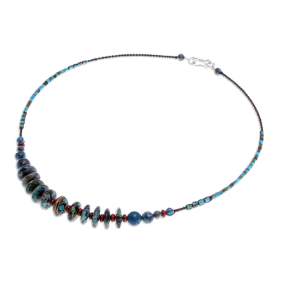 Halskette mit Makramee-Anhänger aus Jaspis und Howlith - Makramee-Perlen-Anhänger-Halskette aus Jaspis und Howlith