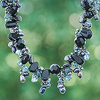 Perlenkette mit mehreren Edelsteinen, „Wishing Pool“ – handgefertigte Halskette aus Achat und Zuchtperlen
