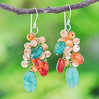 Pendientes colgantes de cornalina y cuarzo, 'Bright Garden' - Pendientes colgantes con cuentas de cornalina y cuarzo