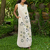 Etuikleid aus Batik-Baumwolle, „Tender Growth“ – Maxikleid aus Batik-Baumwolle mit Blumenmotiv