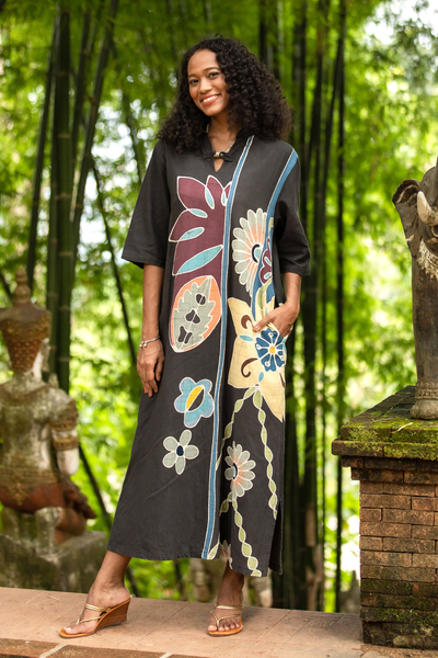Etuikleid aus Batik-Baumwolle - Etuikleid aus Batik-Baumwolle mit Blumenmotiv