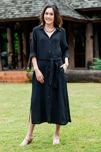 Hemdblusenkleid aus Baumwolle - Schwarzes Hemdblusenkleid aus Baumwolle mit Gürtel aus Thailand
