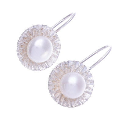 Aretes colgantes de perlas cultivadas - Aretes de plata esterlina y perlas cultivadas hechos a mano