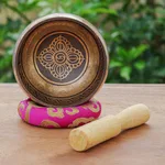 Brass alloy singing bowl set, 'Pink Mantra' (3 pcs) - Brass Alloy Singing Bowl Set with Wooden Mallet (3 Pcs)