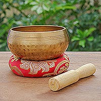 Brass alloy singing bowl set, 'Hammered Mantra' (3 pcs) - Handmade Brass Alloy Singing Bowl Set (3 Pcs)