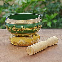 Juego de cuencos tibetanos de aleación de latón, 'Green Spirit' (3 piezas) - Juego de cuencos tibetanos de aleación de latón hechos a mano (3 piezas)