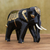 Escultura de madera con detalles dorados. - Escultura de elefante de laca artesanal.