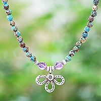 Halskette mit Anhänger aus Jaspis und Amethyst, „Down to Earth“ – Halskette mit Anhänger aus Jaspis und Amethyst mit Perlen