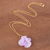 Vergoldete Halskette mit Anhänger aus lila Hortensienblättern