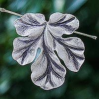 Colgante de plata, 'Hoja floreciente' - Colgante de hoja sin cadena de plata 950 oxidada de Tailandia