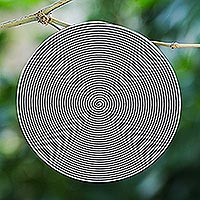 Colgante de plata, 'Espiral óptica' - Colgante de disco espiral giratorio de plata tailandesa oxidada 950
