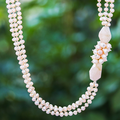 Collar con colgante de cuarzo con detalles en rodio y perlas cultivadas - Collar con colgante de perla cultivada y cuarzo con detalles en rodio