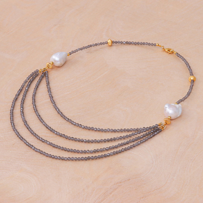 Collar con colgante de perlas cultivadas y cuarzo ahumado con detalles dorados - Collar con colgante de cuarzo ahumado y perlas con detalles dorados
