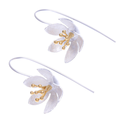 Ohrhänger mit Goldakzenten - Handgefertigte Ohrringe mit Goldakzent und Blumenmotiv