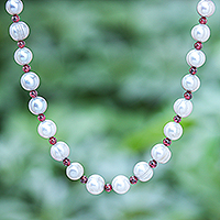 Collar de perlas cultivadas e hilo de granates - Collar de Hilo con Perlas Cultivadas Grises y Granates