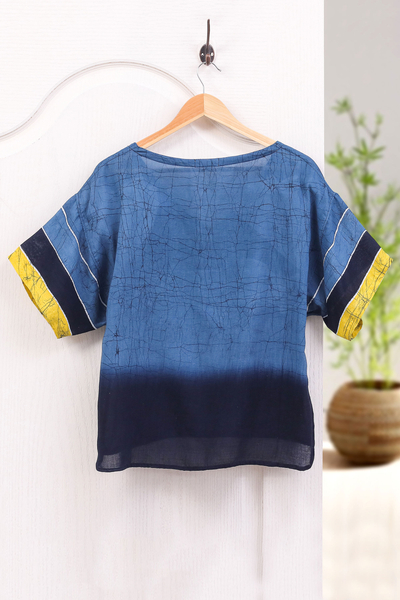 Blusa batik de algodón, 'Modern Mood' - Blusa de algodón batik azul
