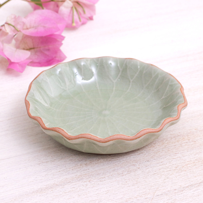 Vorspeisenschale aus Celadon-Keramik - Handgefertigte Celadon-Schale aus Thailand