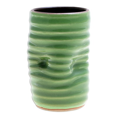 Taza de cerámica - Taza de cerámica verde hecha a mano.