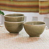 Ceramic prep bowls, 'Earthy Green' (set of 3) - Small Footed Green Ceramic Bowls (Set of 3)