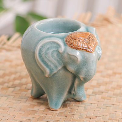 Teelichthalter aus Celadon-Keramik - Handgefertigter thailändischer Elefanten-Teelichthalter aus Keramik in Grün