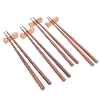 Set of 4 Teak Wood Chopsticks with Fish-Shaped Rests